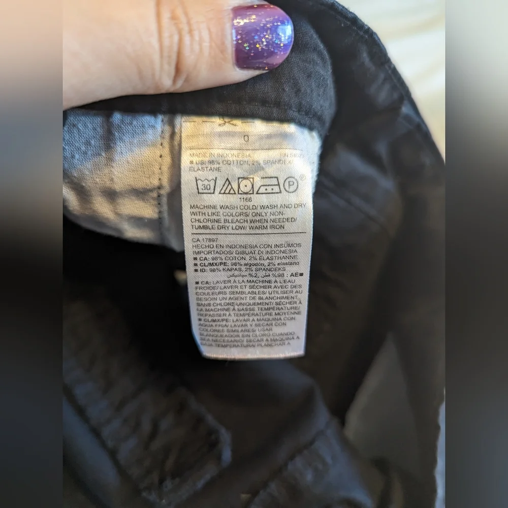 3/$15! Old Navy Everyday Mid-Rise Twill Chino Short - 6" - Picture 11 of 11